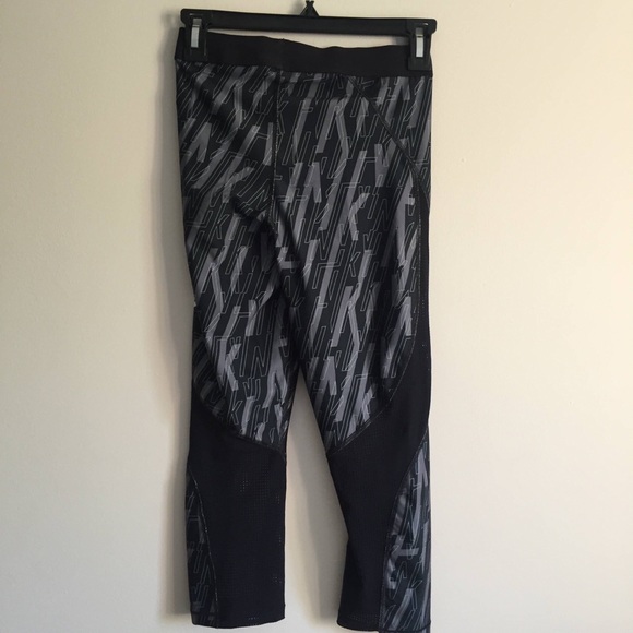 NIKE Graphic Print Grey Black HyperCool Leggings - Picture 8 of 11
